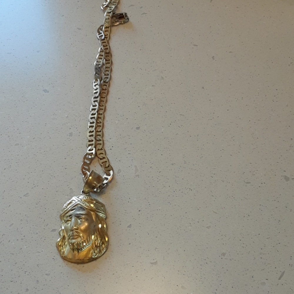 14kt gold jesus neclace